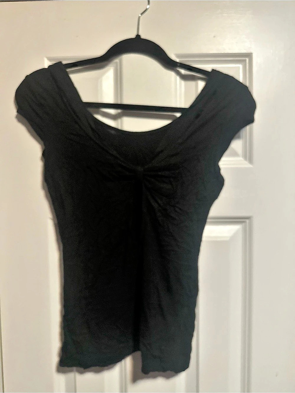 Guess Ruched Short Sleeve Top in Black Size Small Like New